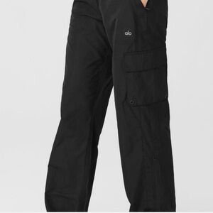 ALO Yoga Women’s Dark Cargo Pants